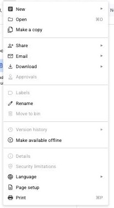 El menú Fitxer d'un document de Google obert, amb les opcions de baixar, fer una còpia, historial de versions i disponible sense connexió